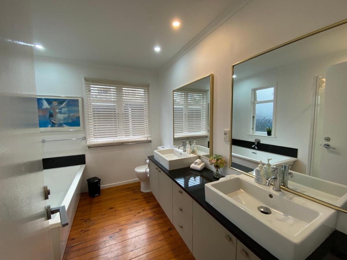 Ocean Front East End Beach House New Plymouth Ngoại thất bức ảnh