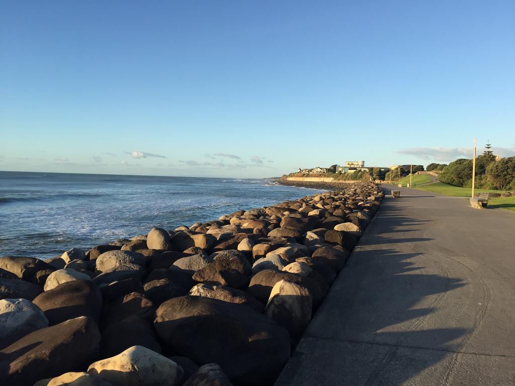 Ocean Front East End Beach House New Plymouth Ngoại thất bức ảnh